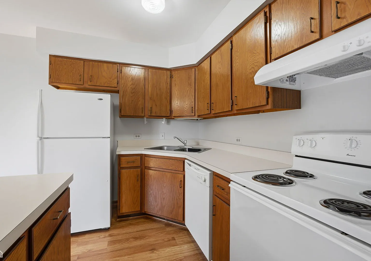 2 bed, 1.5 bath, 1085 sqft, $1,850 — Photo 3