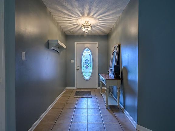 4th image of 2934 Turfway Dr