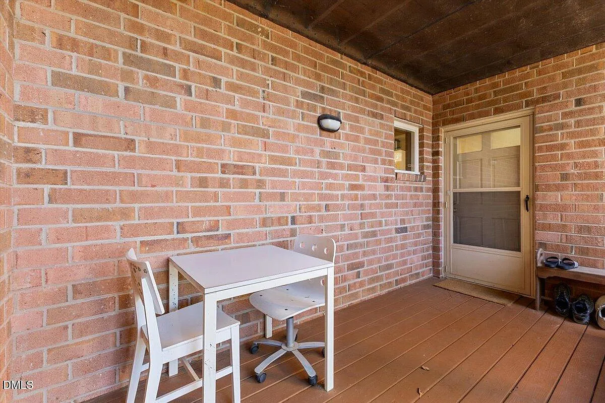 1 bed, 1.0 bath, 700 sqft, $1,440 — Photo 2