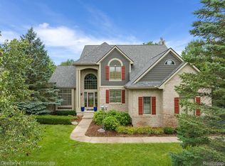 4751 Oakhurst Ridge Rd, Clarkston, MI 48348