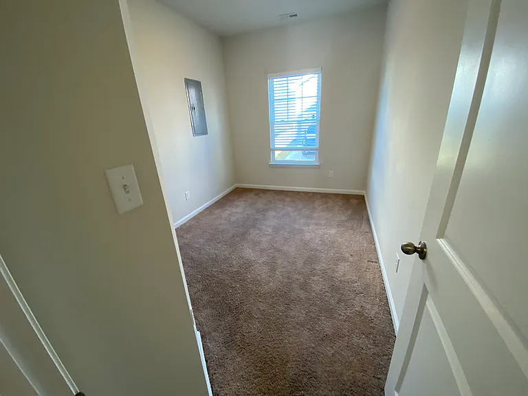 1512 Auckland Ct — Photo 16