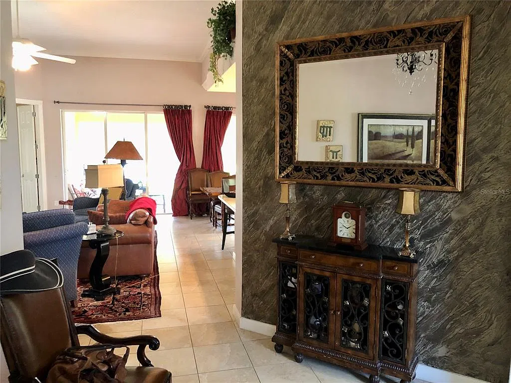 3 bed, 2.0 bath, 2000 sqft, $3,250 — Photo 2