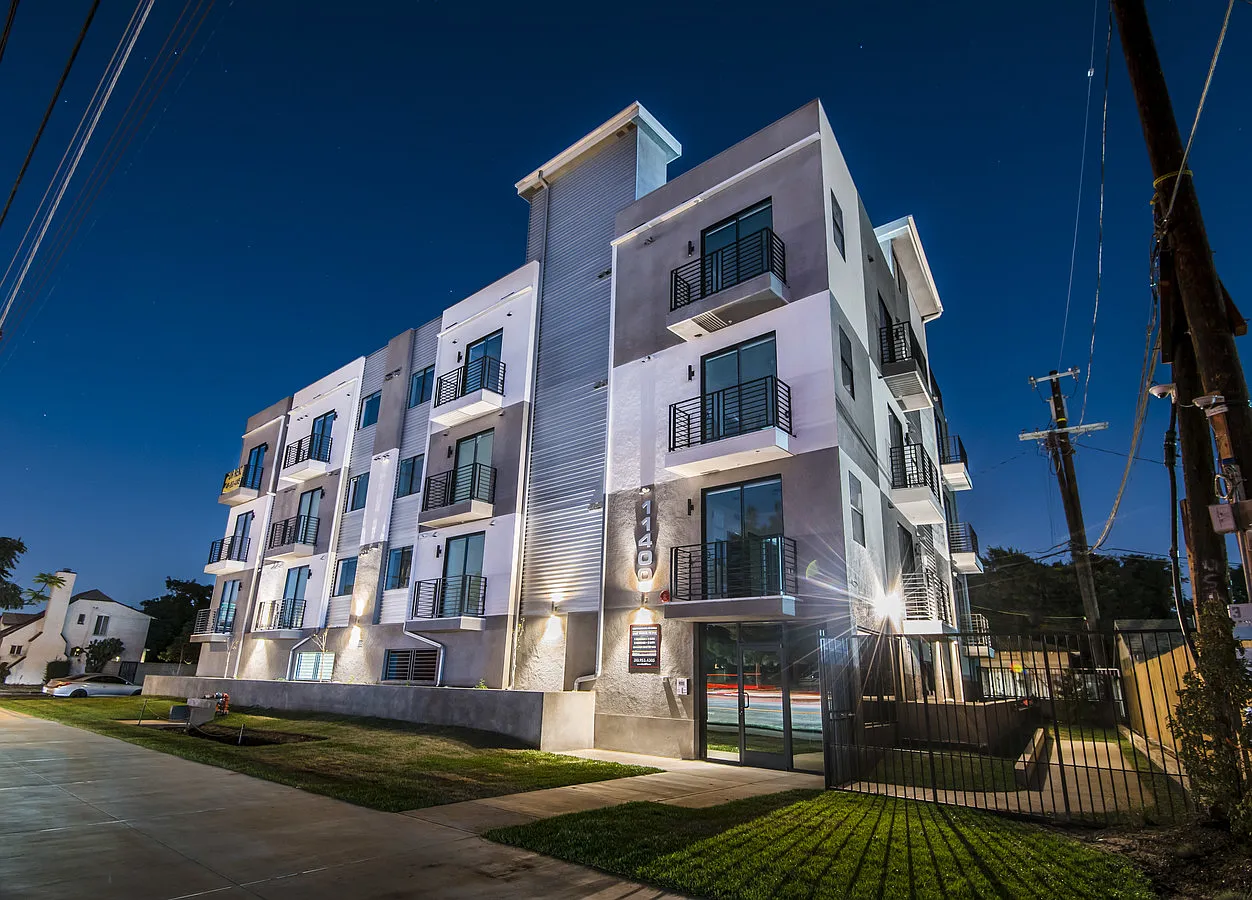 11400 Culver Blvd — Photo 1
