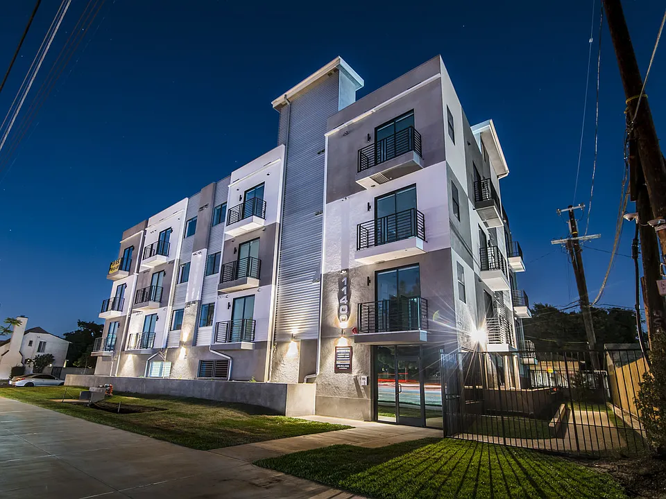11400 Culver Blvd #30