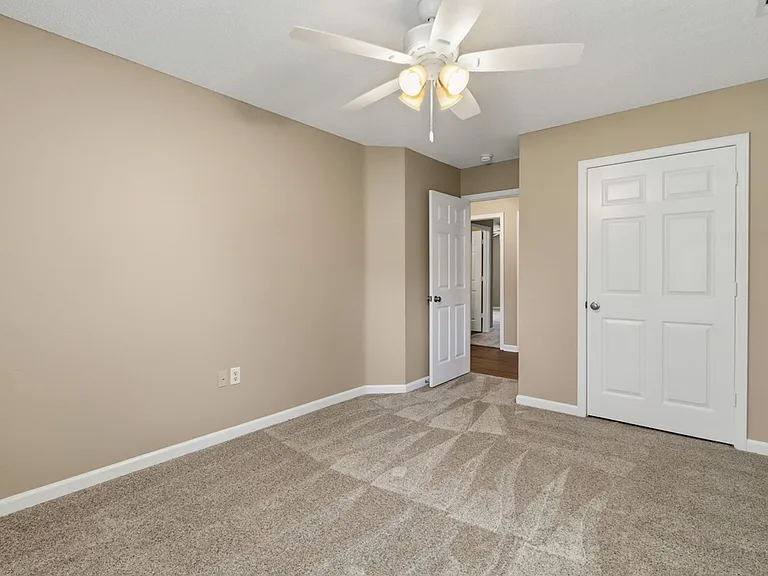 1014 Towne Park Dr — Photo 14