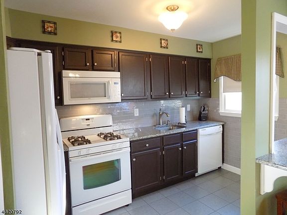 5th image of 19 Lakeview Ter