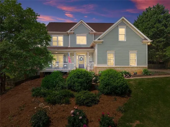 8815 Stone River Dr, Gainesville, GA 30506