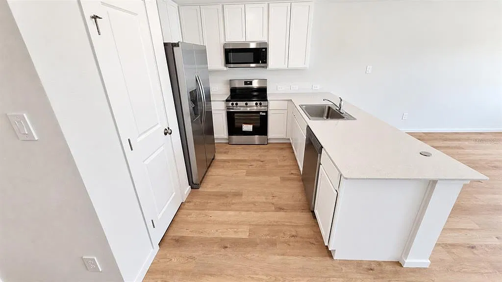 3 bed, 2.5 bath, 1378 sqft, $1,800 — Photo 4