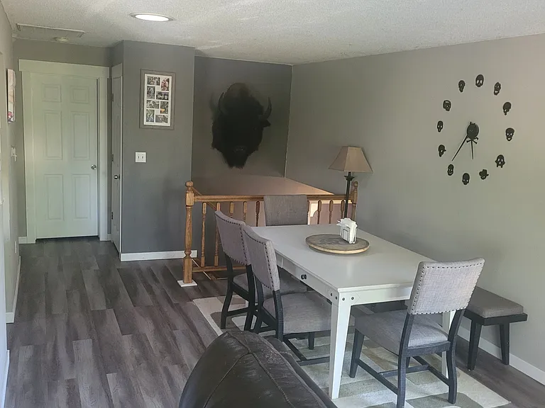 2265 Albany Ct — Photo 4