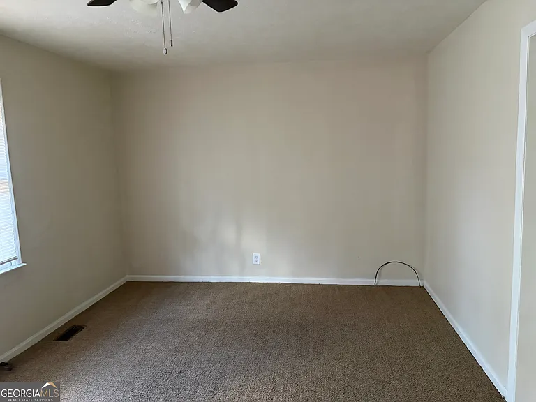 1379 Wills Pl — Photo 4