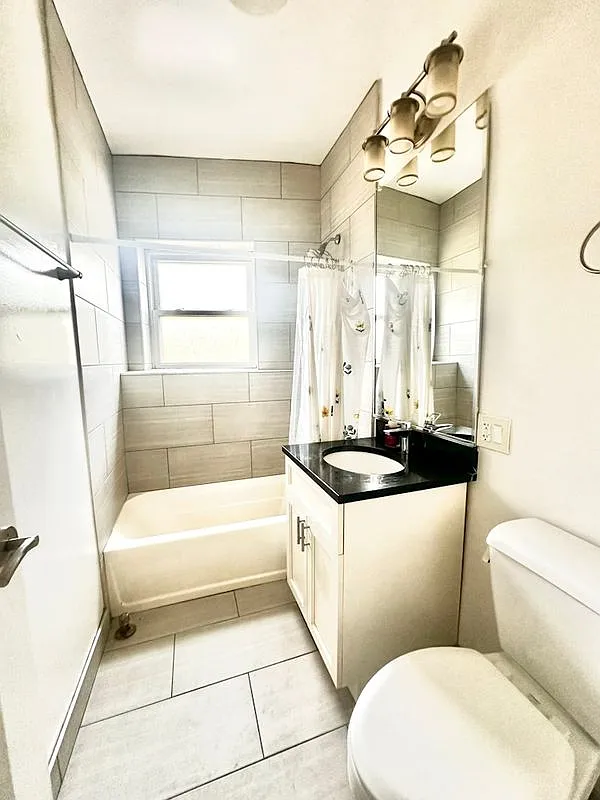 2 bed, 1.5 bath, 950 sqft, $2,300 — Photo 3