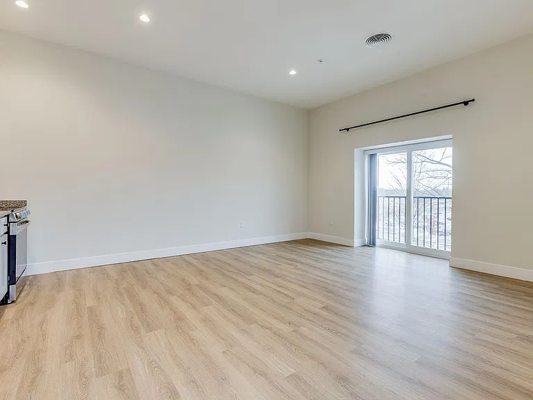 NOW LEASING - GALLERY GARDEN APTS — Photo 9