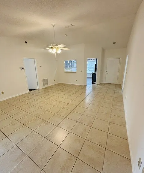 2303 Bridgewood Trl — Photo 4