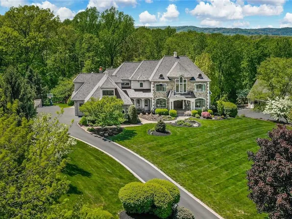 1484 Bette Ln, Hellertown, PA 18055