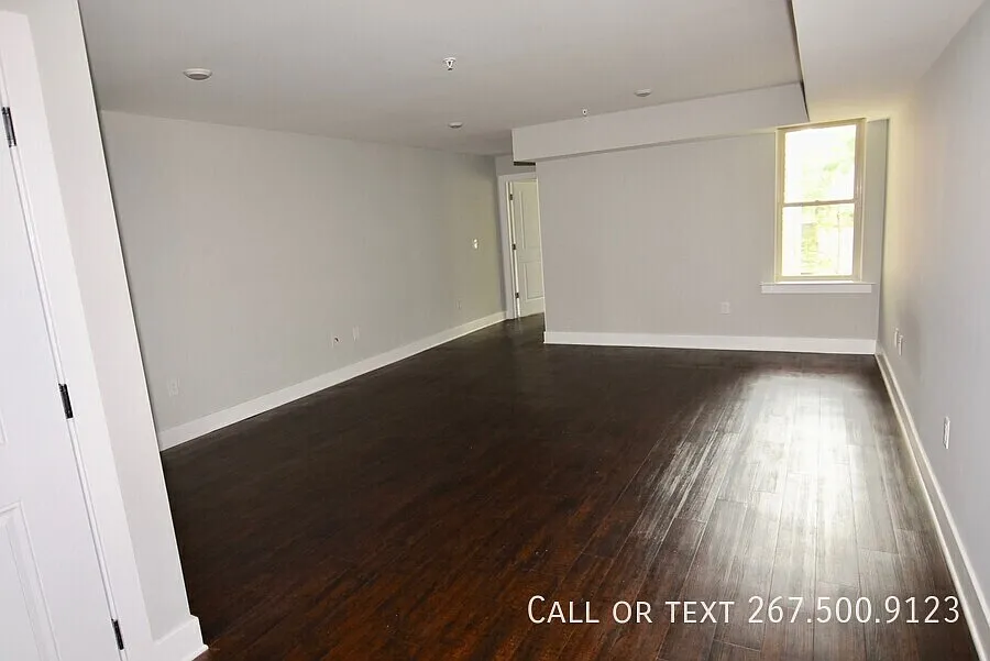 Absolutely Gorgeous Apartment Available now. W/D. Backyard! Available August 5th! — Photo 3