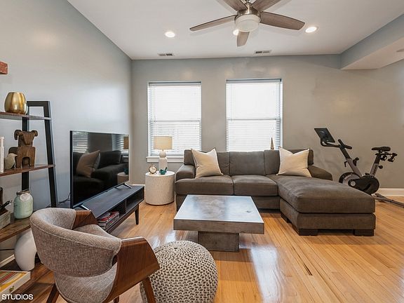 3rd image of 6817 N Lakewood Ave APT 3E