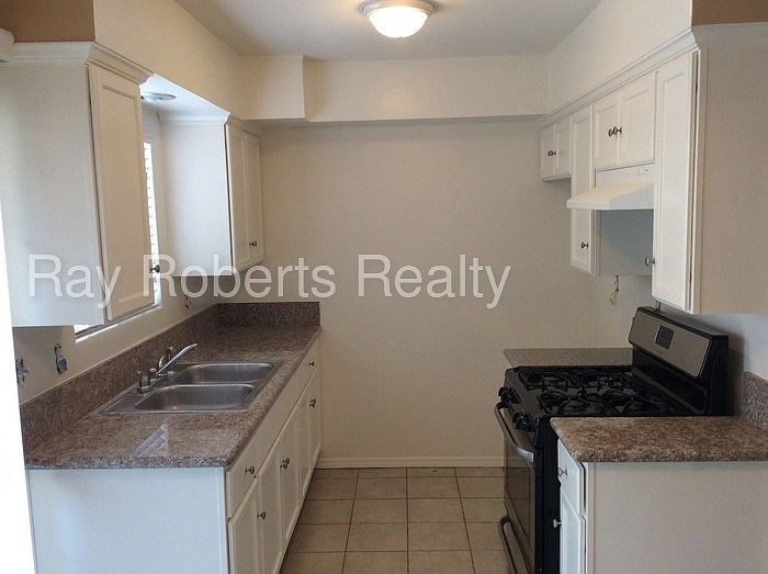 1st image of 932 N Alameda Ave APT I