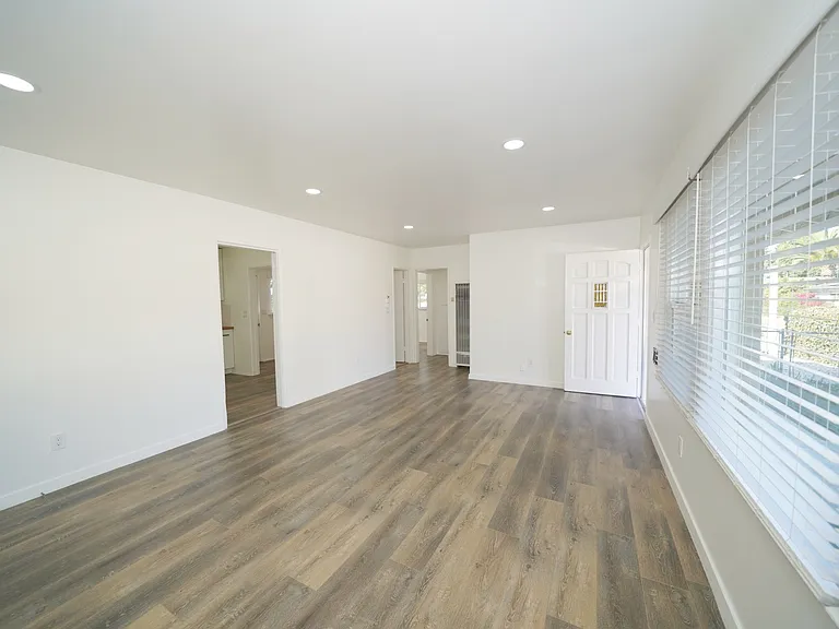 220 E Walnut Ave — Photo 8