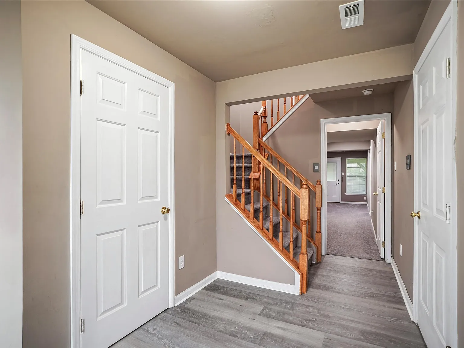 5 bed, 1720 sqft, $3,300 — Photo 2