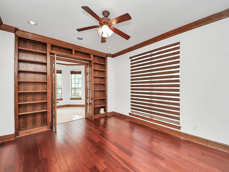 1807 Ravenel Ln — Photo 9