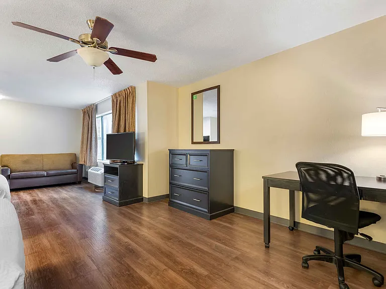 Deluxe Studio - 2 Full Beds
