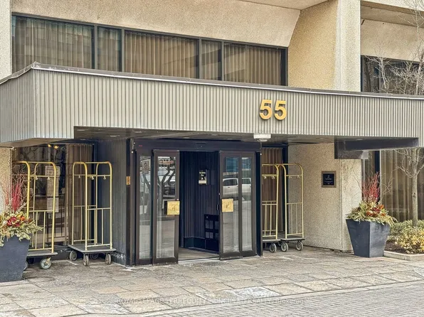 55 Harbour Sq Unit 3413, Toronto, ON M5J 2L1