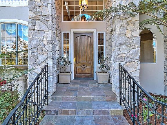 5th image of 916 Kings Canyon Ct