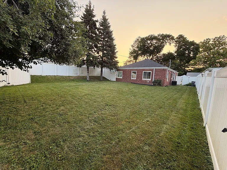 2055 Broadlawn Rd — Photo 2
