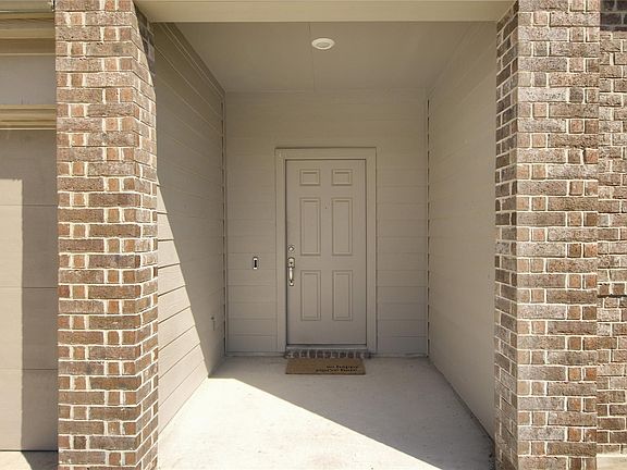 3rd image of 108 Red Buckeye St