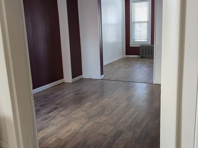 1529 W King St — Photo 7