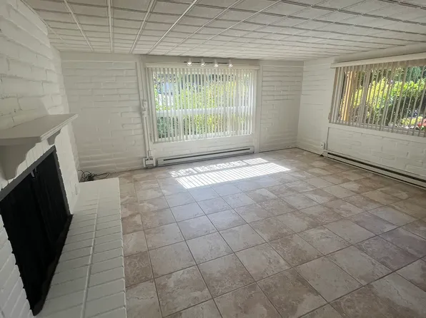 27890 Dorris Dr APT B1, Carmel, CA 93923
