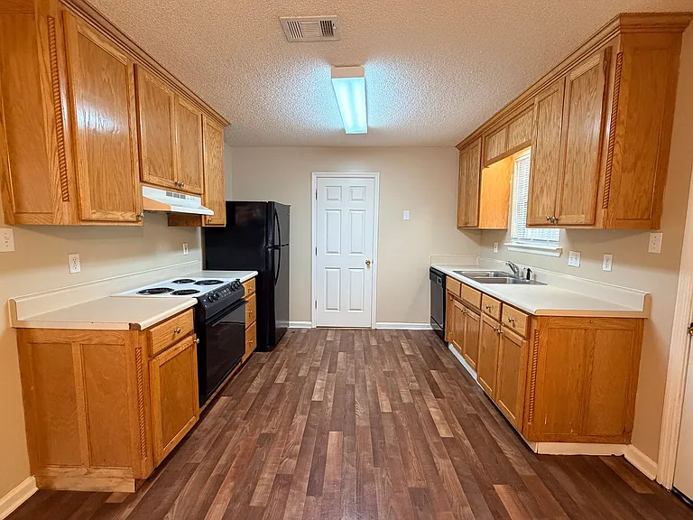 3008 Ginny Dr — Photo 5