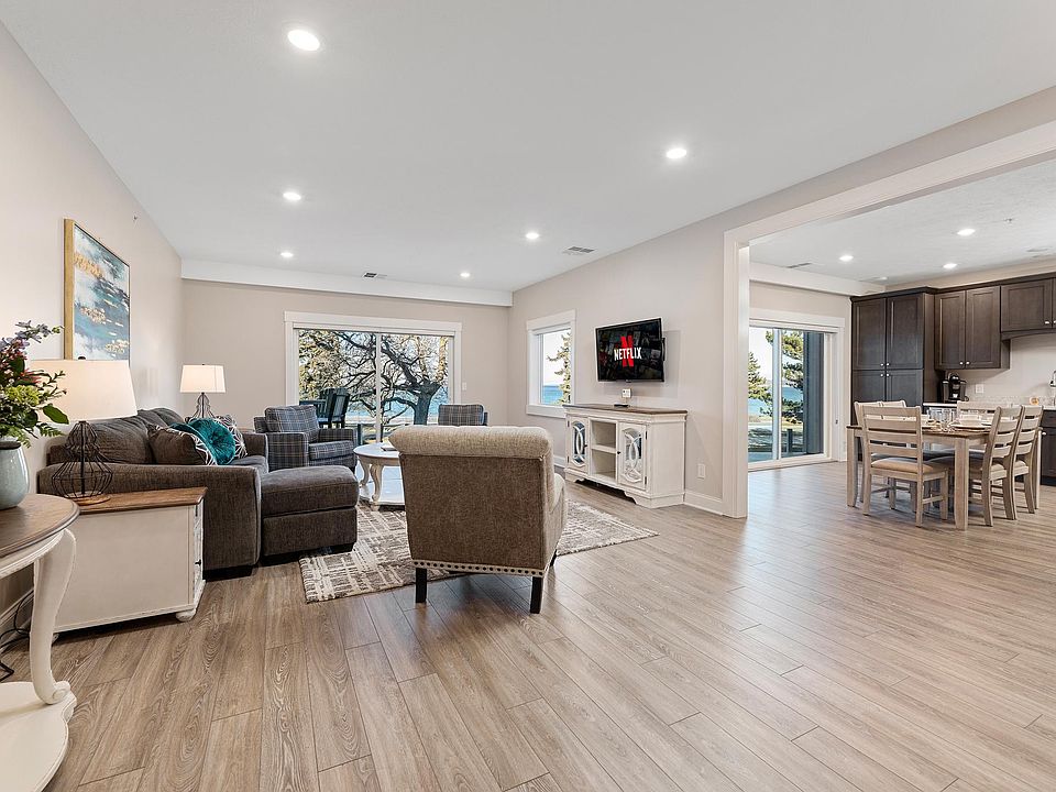 1st image of 539 Bay St #204E
