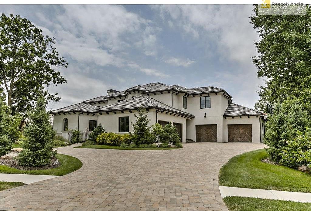オールドマンズテーラー　MANOR HOUSE Douglas Manor Colonial for $2.7M is Like Something Right out