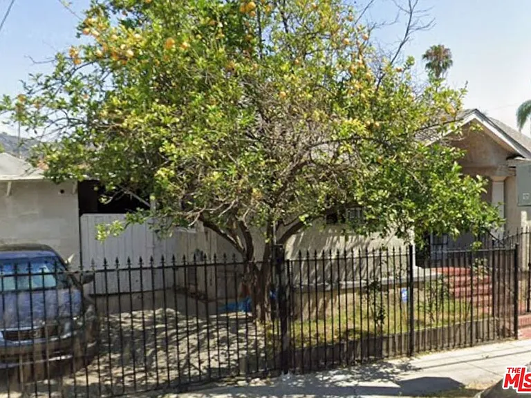 5061 Fountain Ave — Photo 2