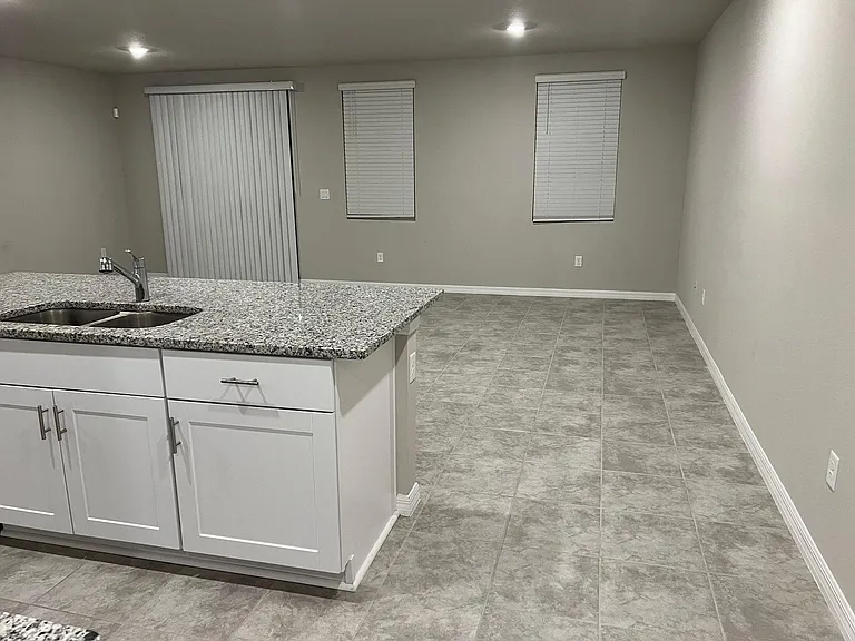 7627 Momentum Pkwy — Photo 8