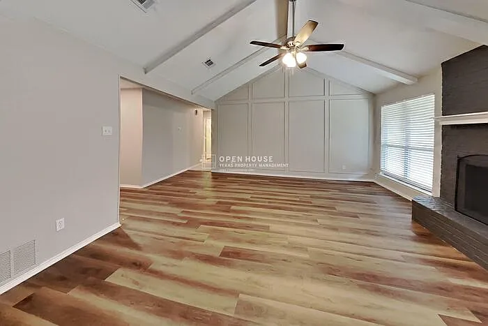3 bed, 2.0 bath, 1516 sqft, $2,200 — Photo 4