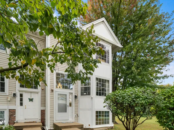 311 Hidden Creek Ln #311, North Aurora, IL 60542