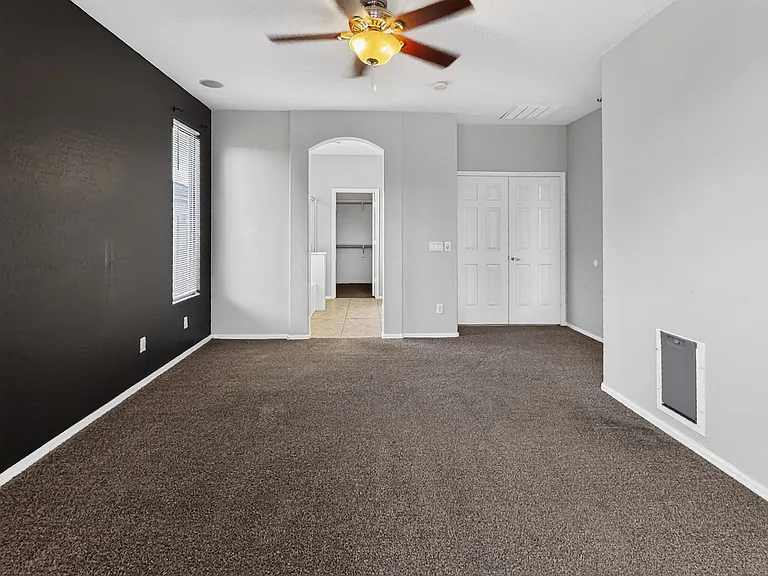 2421 W Ellis St — Photo 28