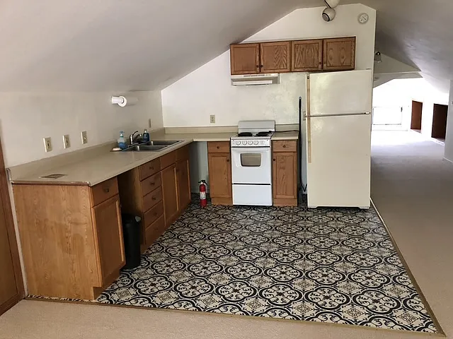315 University St #B — Photo 5