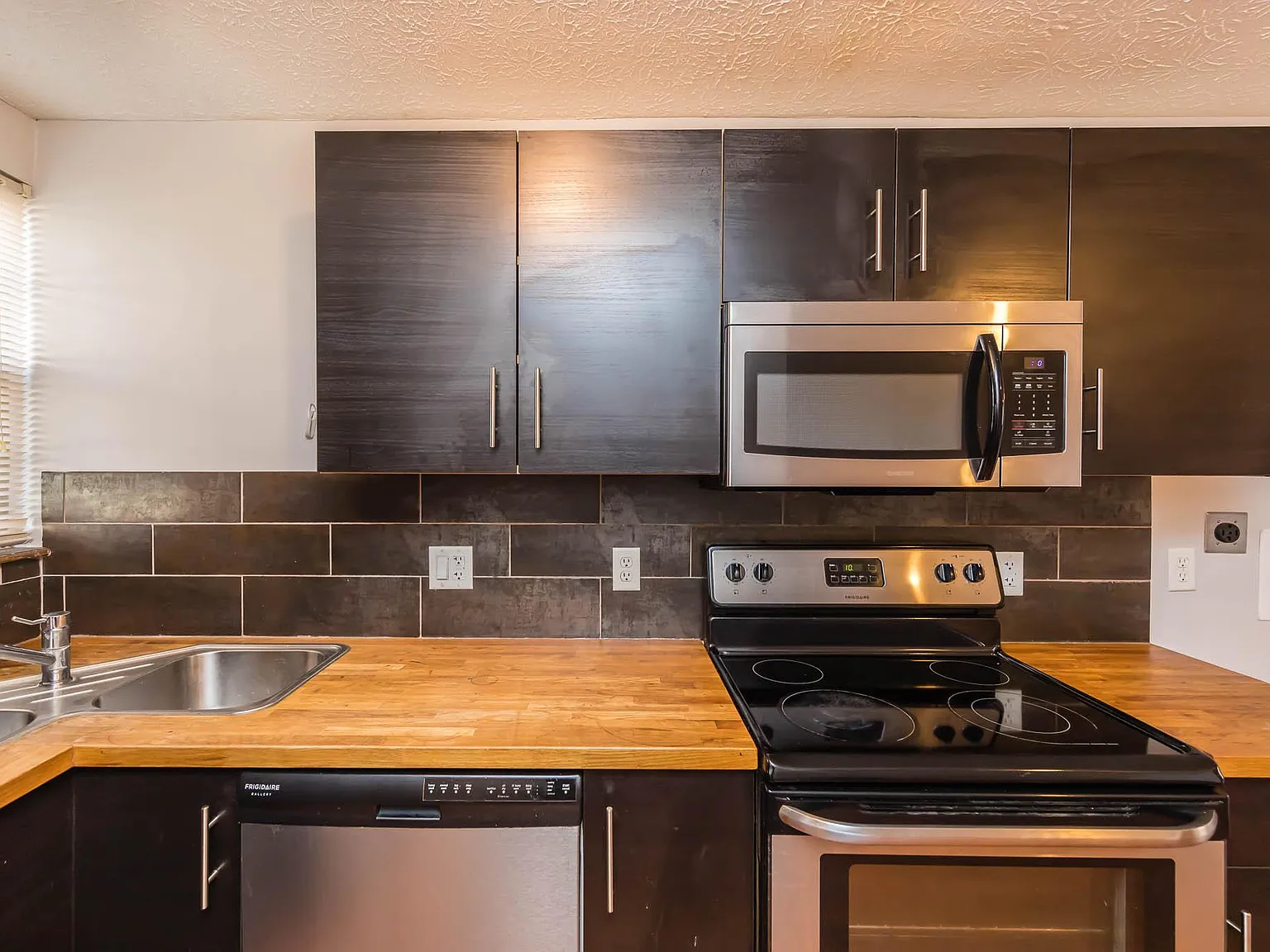 254 S Monroe Ave — Photo 1
