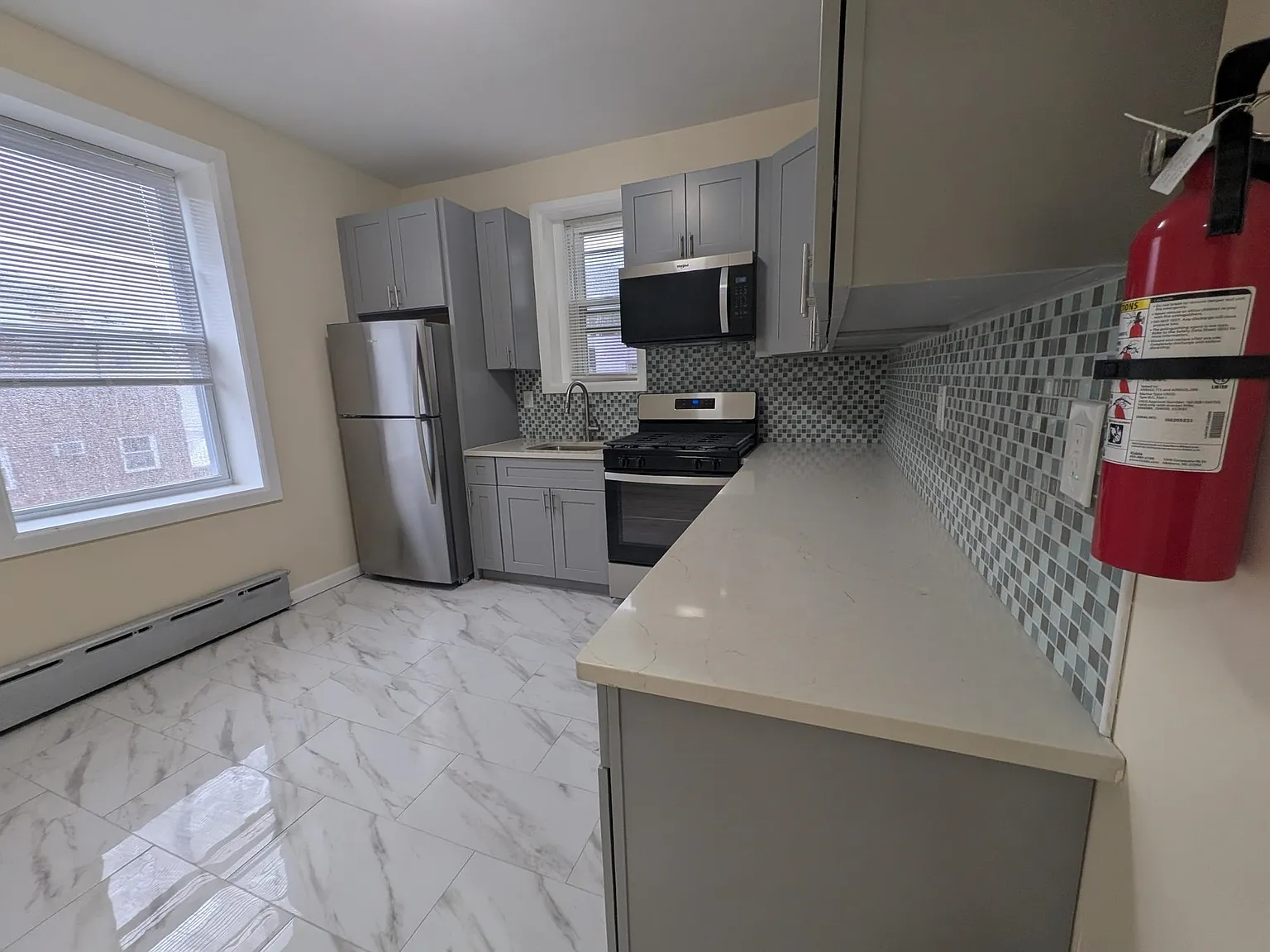 4 bed, 1.0 bath, $3,000 — Photo 2
