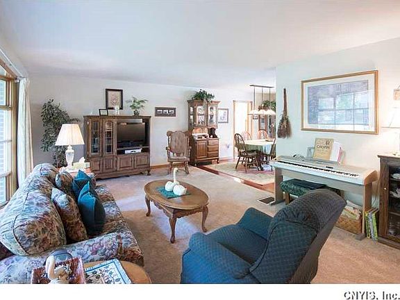 4th image of 107 Sylvan St