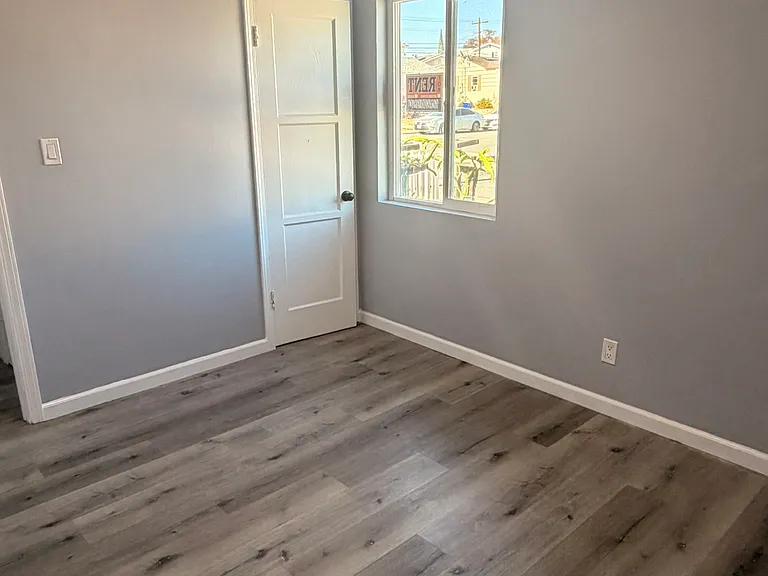 5265 Pirotte Dr — Photo 10