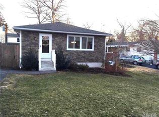 81 Locust Dr, Rocky Point, NY 11778