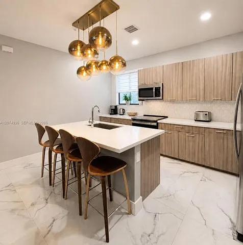 3 bed, 2.5 bath, $4,200 — Photo 2