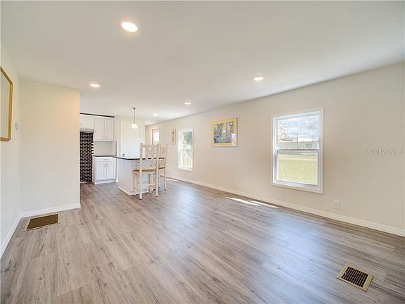 3rd image of 13226 Jacaranda Ln