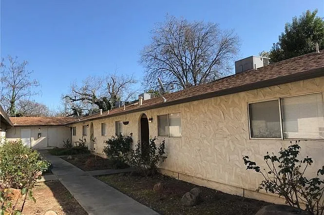 1502 N Cherry St — Photo 2