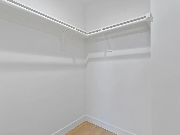 80(707W) — Photo 32