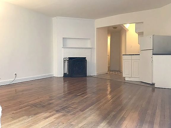 3rd image of 126 E 39th St #C